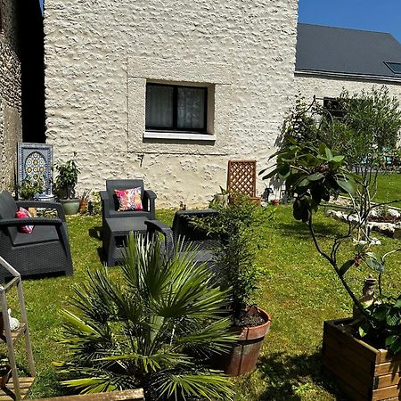 Gite Du Chat Roux La Chapelle-Saint-Martin-en-Plaine ภายนอก รูปภาพ